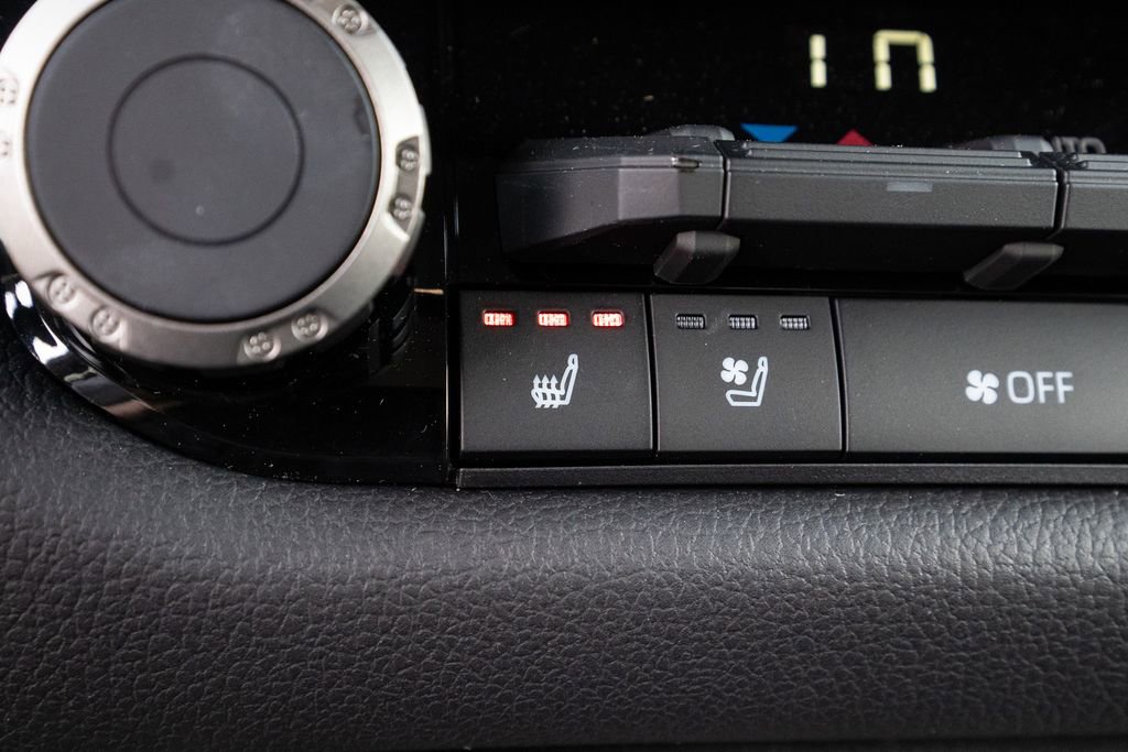 New 2024 Toyota Tundra Limited w/ TRD Off-Road Package image 31