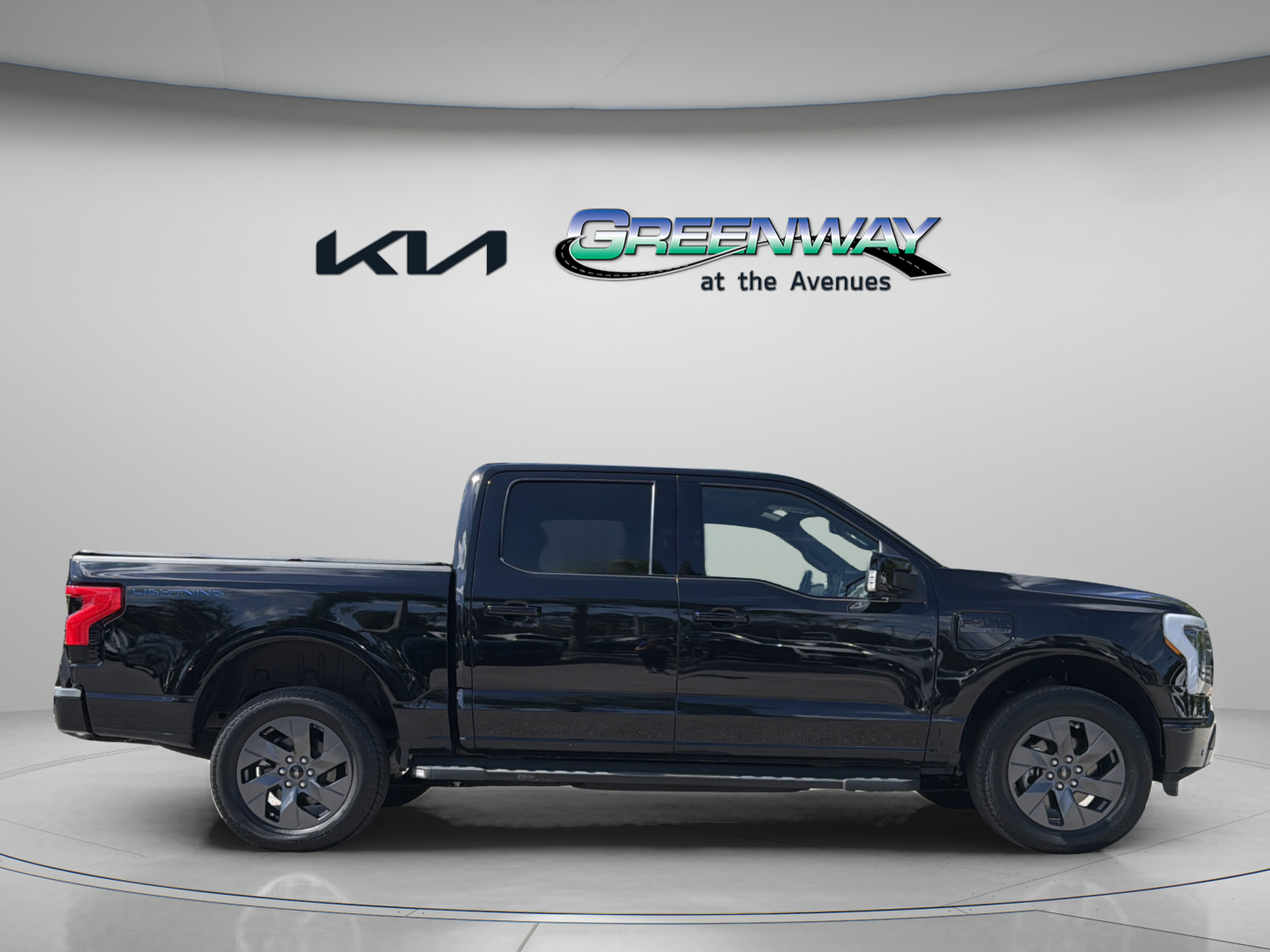 Used 2023 Ford F150 Lightning Lariat AWD/4WD image 7