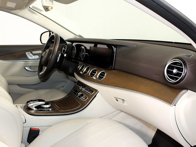 Used 2018 Mercedes-Benz E 300 4MATIC image 26