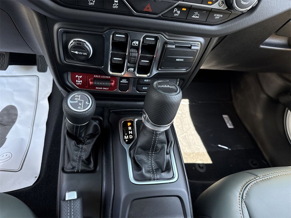 New 2025 Jeep Gladiator Mojave image 19