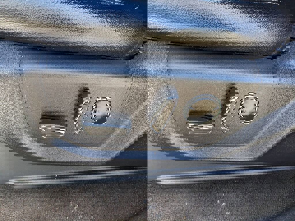 Used 2015 Ford F150 Lariat w/ Equipment Group 502A Luxury image 15