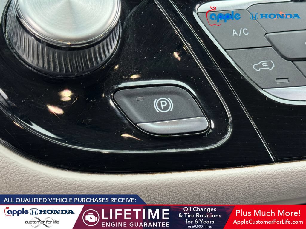 Used 2017 Chrysler Pacifica Touring FWD image 27