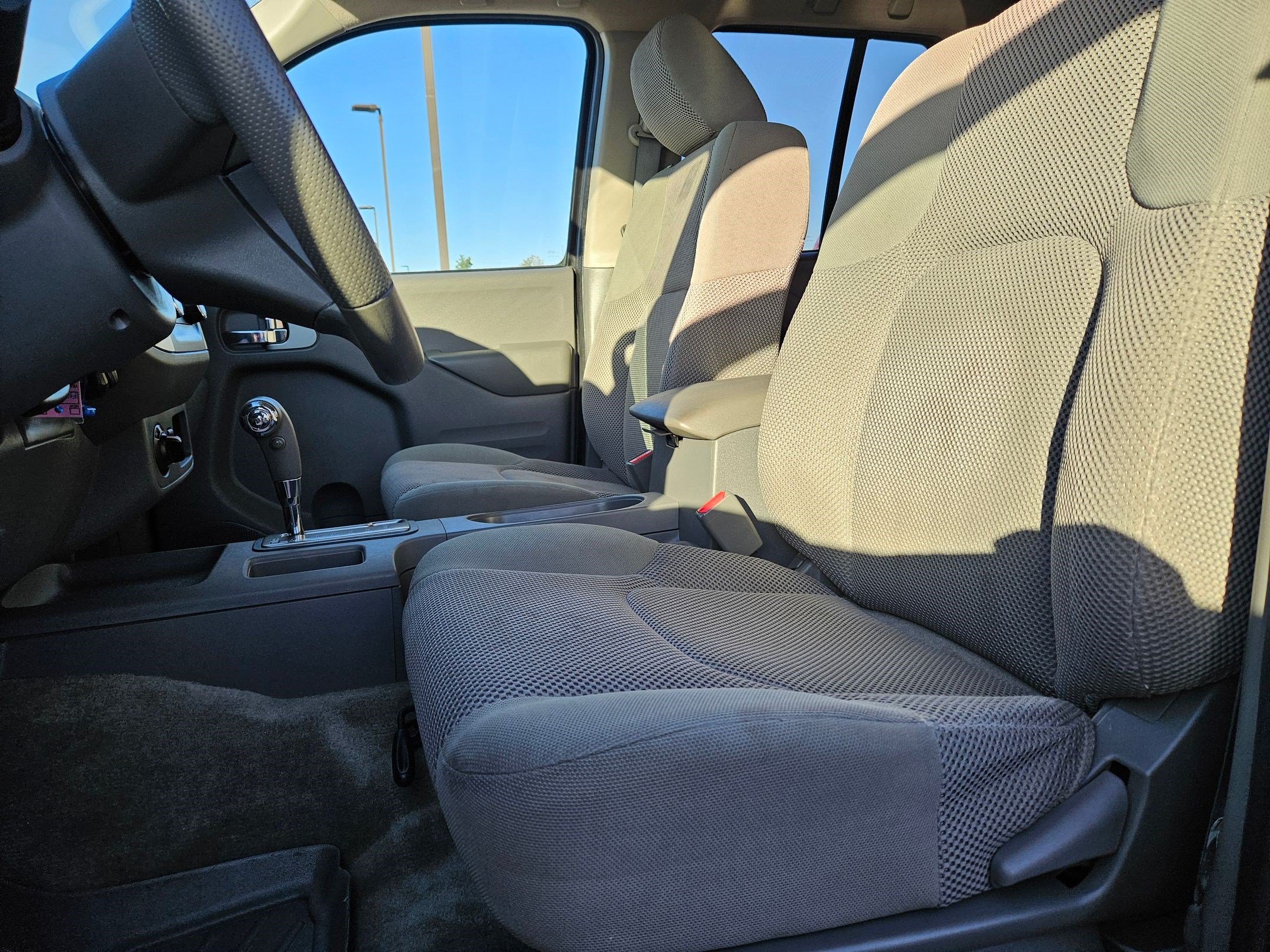 Used 2015 Nissan Frontier SV AWD/4WD image 17
