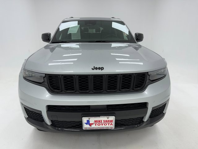 Used 2025 Jeep Grand Cherokee L Altitude image 3