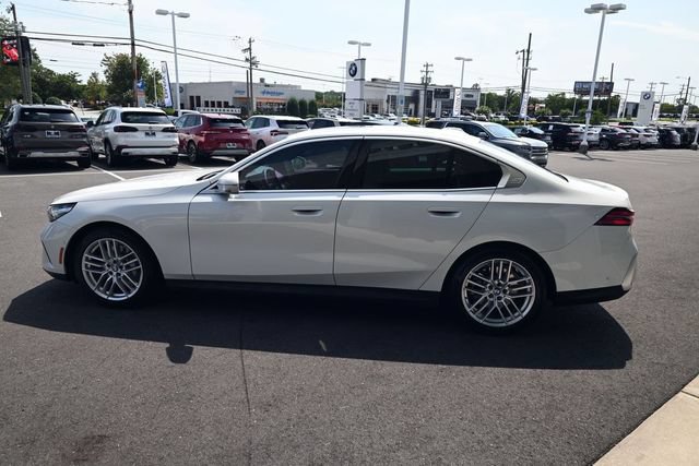 Used 2025 BMW 530i w/ Premium Package RWD image 16