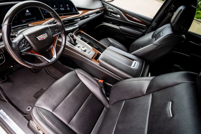 Used 2022 Cadillac Escalade Luxury RWD image 7