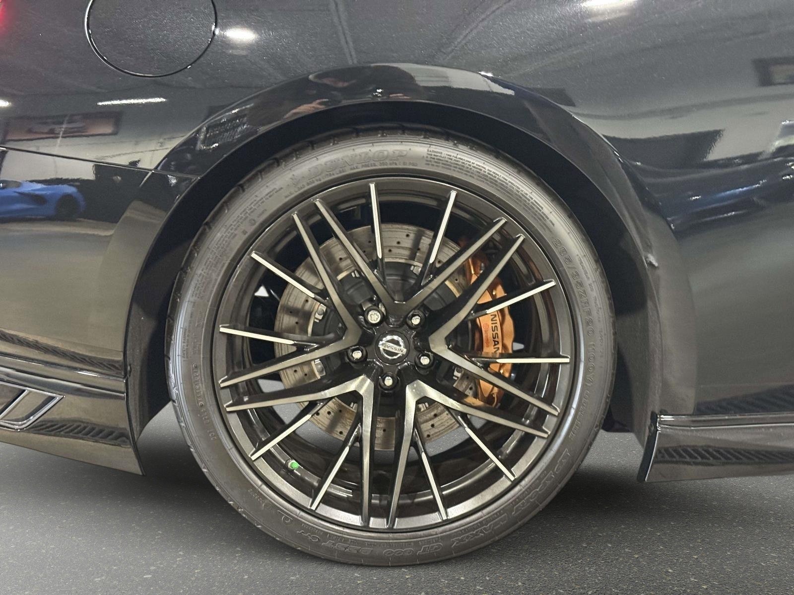 Used 2021 Nissan GT-R Premium image 16