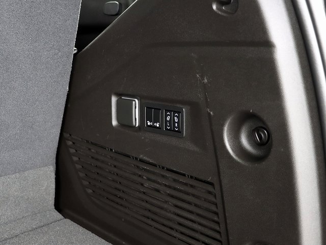 Used 2021 Chevrolet Tahoe LT w/ LT Signature Package image 29