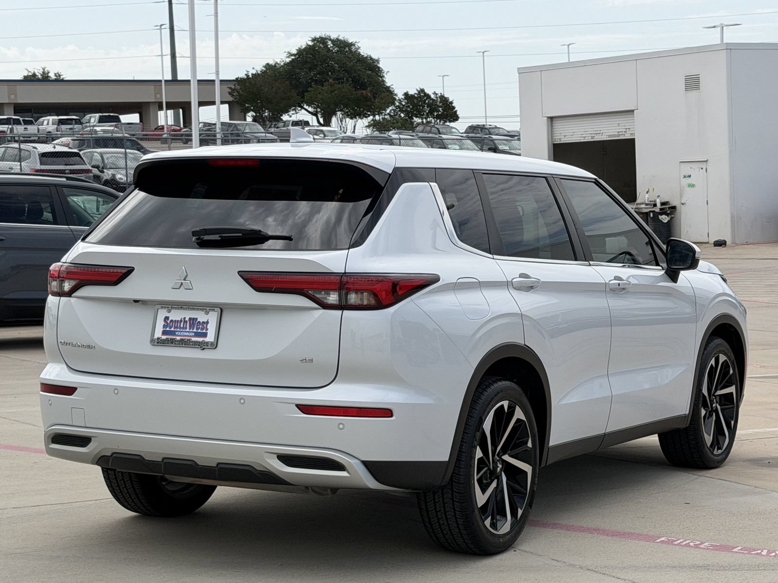 Used 2023 Mitsubishi Outlander SE FWD image 5