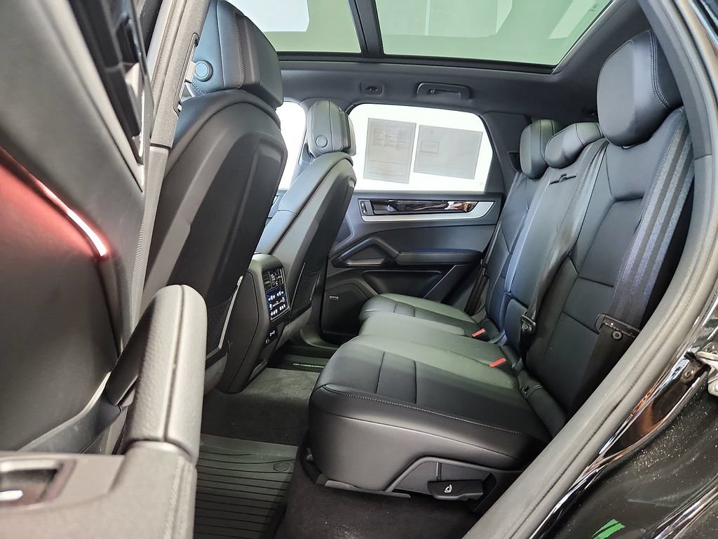 Certified 2026 Porsche Cayenne AWD/4WD image 11