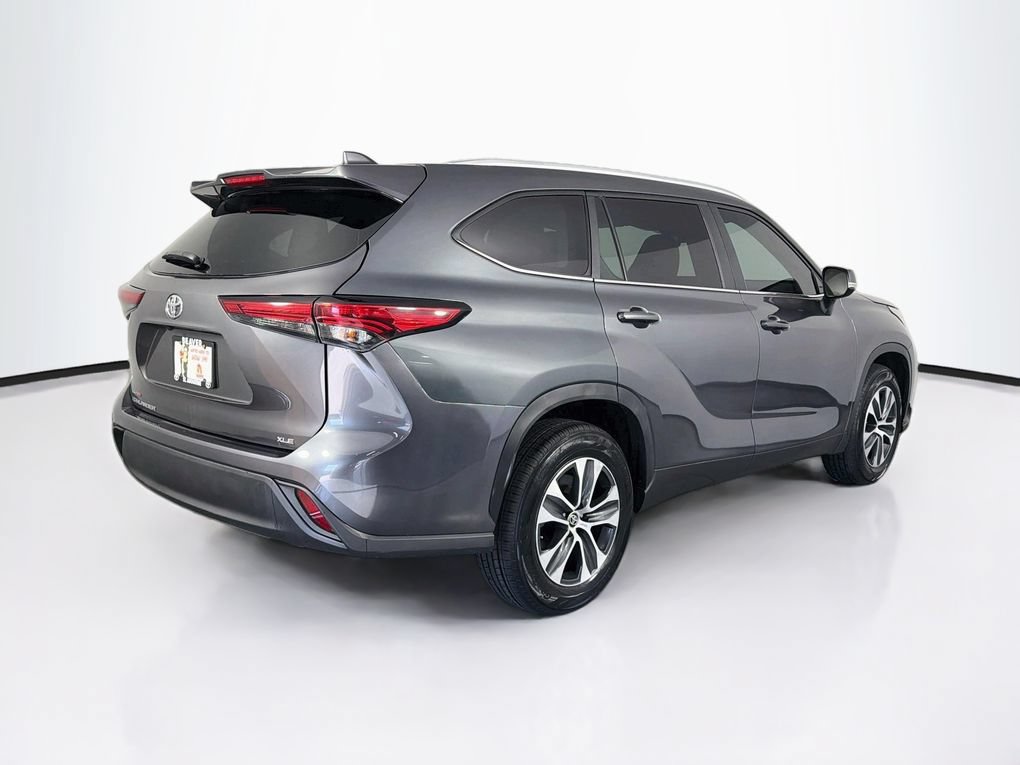 Used 2023 Toyota Highlander XLE FWD image 8