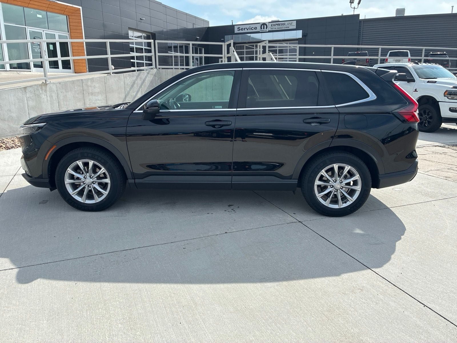 Used 2023 Honda CR-V EX-L image 2