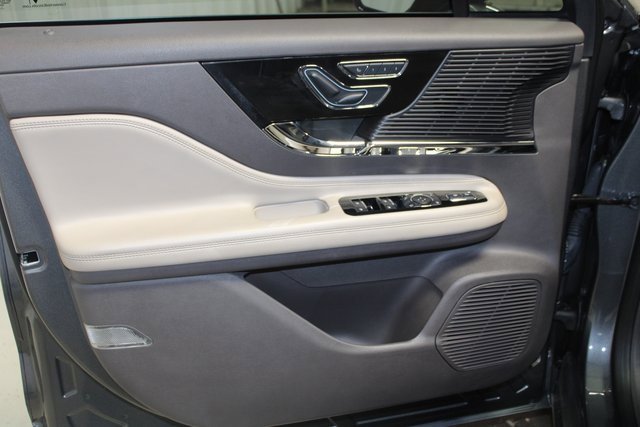 Used 2021 Lincoln Corsair FWD w/ Premium Package image 9