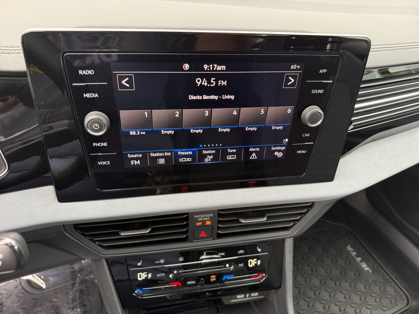 New 2026 Volkswagen Jetta SE FWD image 12