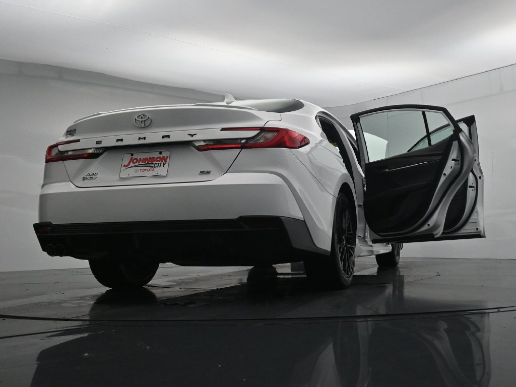 Used 2025 Toyota Camry SE AWD/4WD image 44