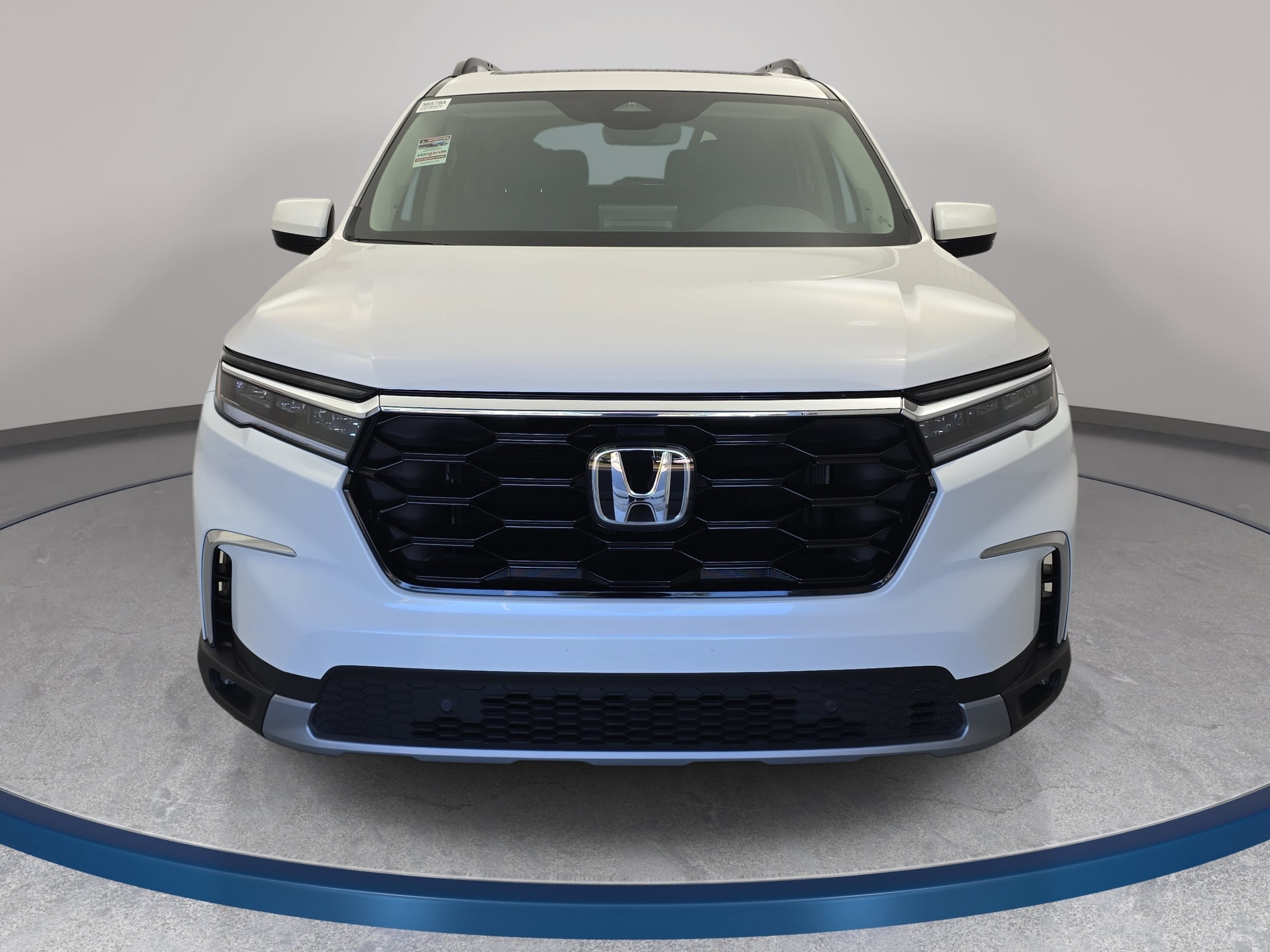 Certified 2025 Honda Pilot Touring image 2