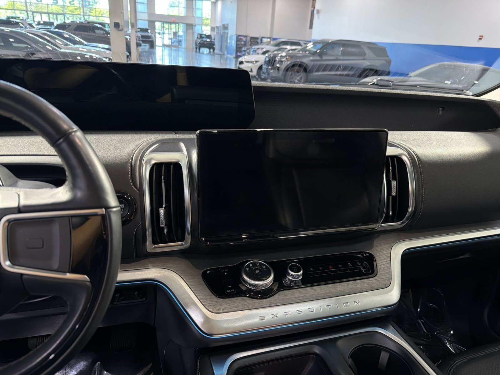 Used 2025 Ford Expedition Platinum AWD/4WD image 17