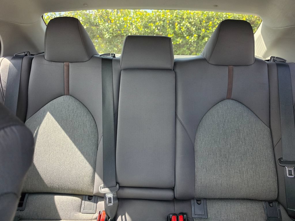 Used 2019 Toyota Camry LE FWD image 33