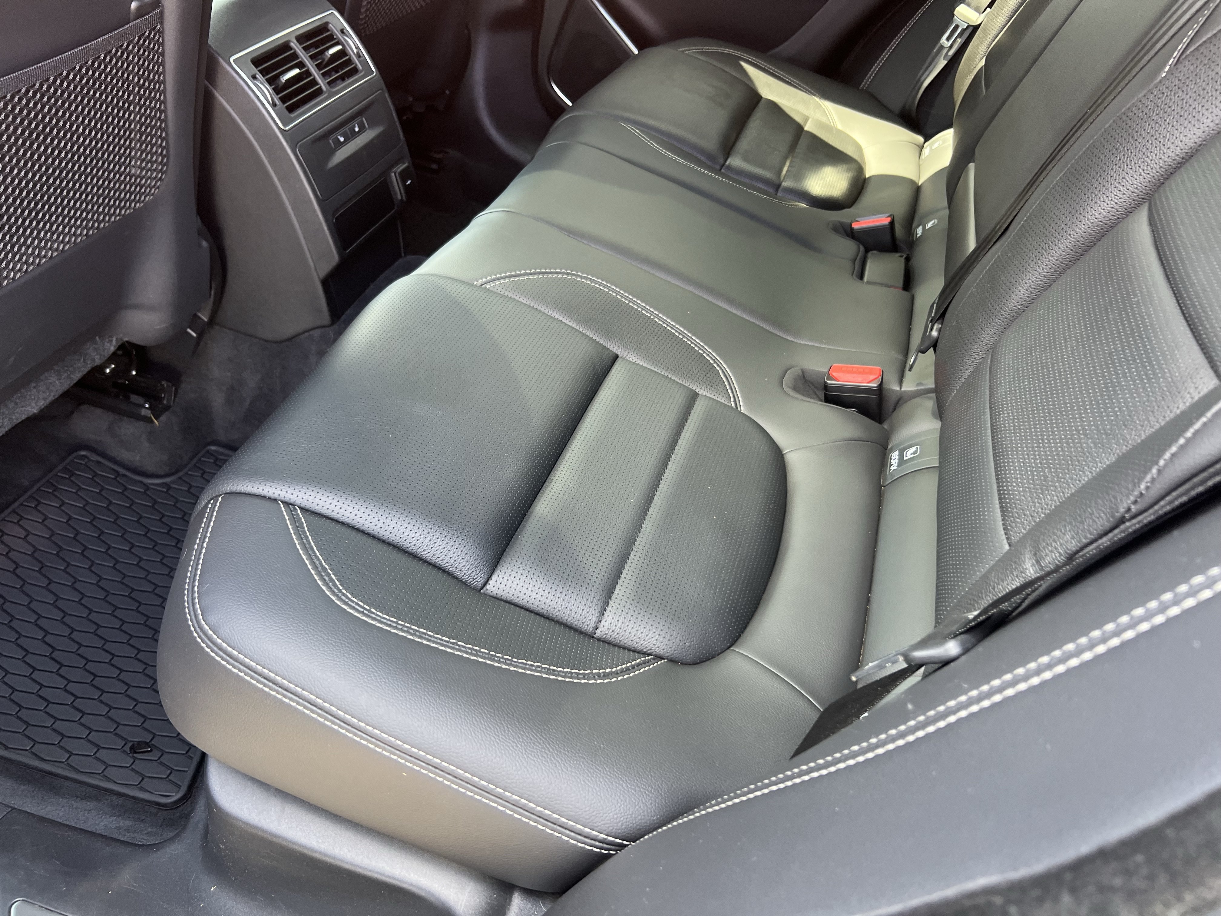 Certified 2023 Jaguar F-PACE R-Dynamic S AWD/4WD image 33