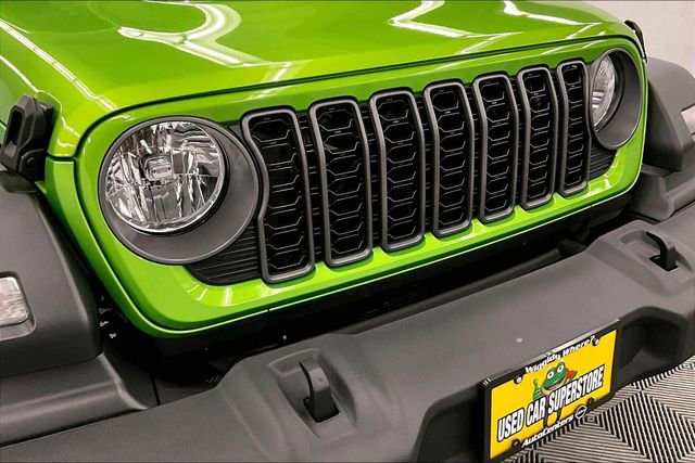 Used 2025 Jeep Wrangler Sport S image 28