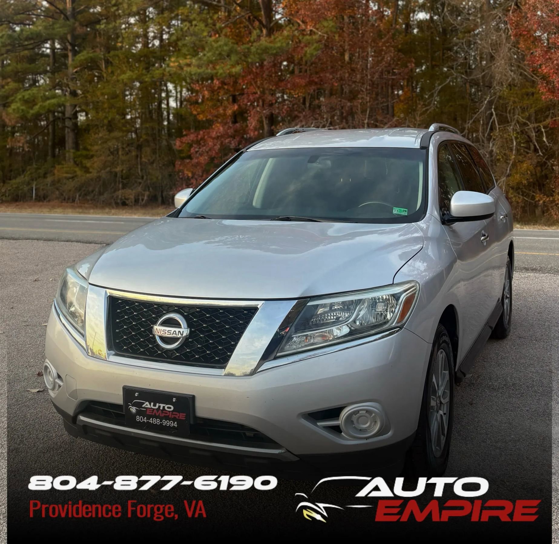Used 2013 Nissan Pathfinder SV image 1