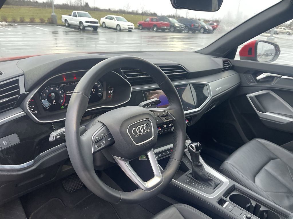 Used 2025 Audi Q3 2.0T Premium image 18