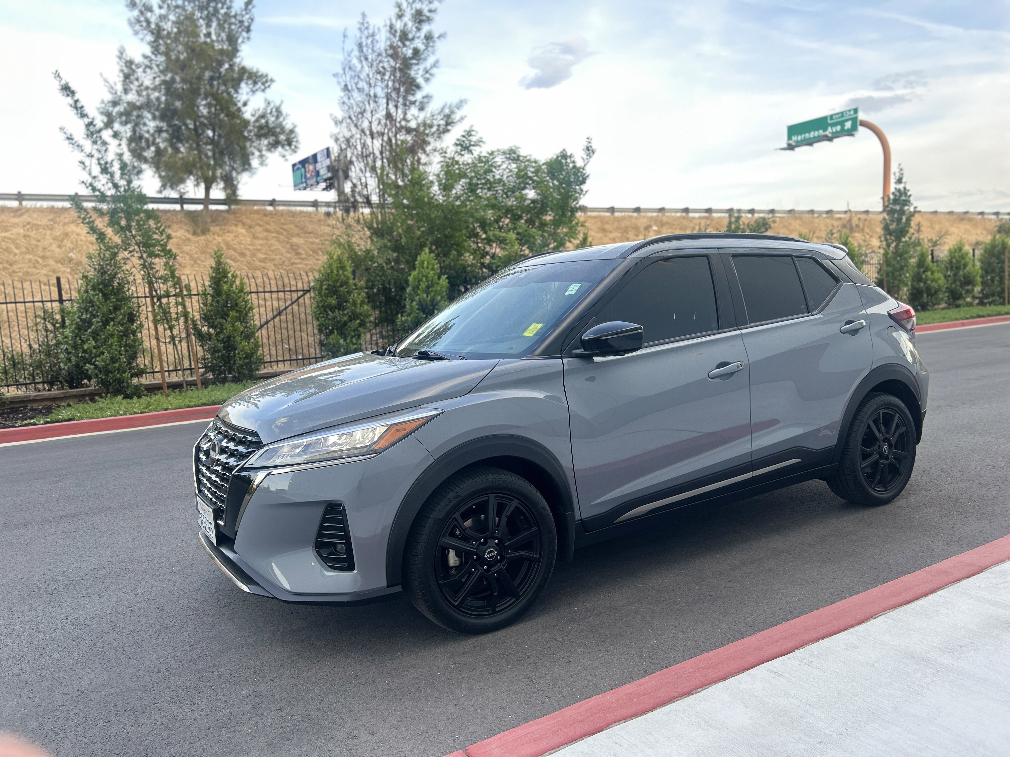 Used 2023 Nissan Kicks SR image 8