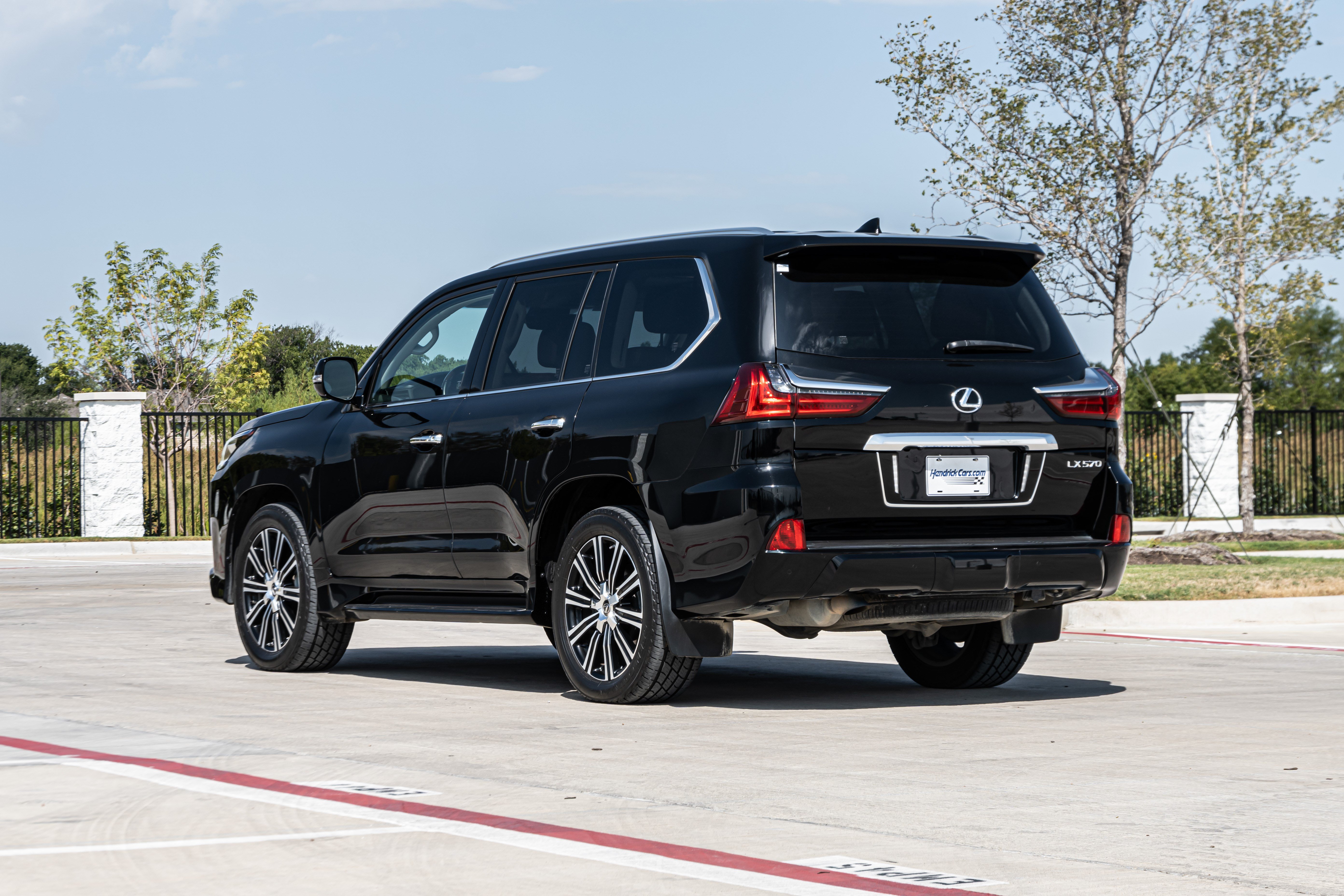 Used 2021 Lexus LX 570 4WD w/ Luxury Package image 7