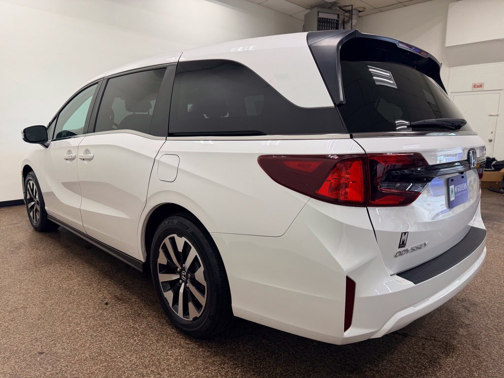 Used 2025 Honda Odyssey EX-L image 3