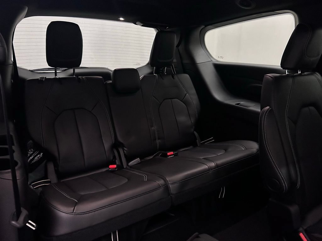 New 2026 Chrysler Pacifica Select AWD/4WD image 15