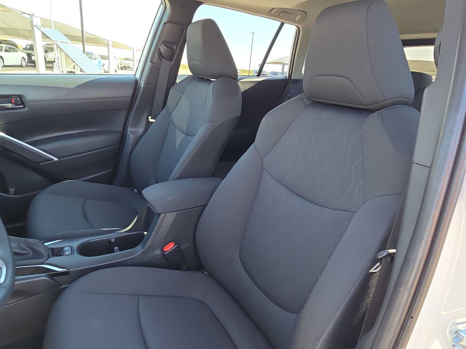 Certified 2025 Toyota Corolla Cross LE w/ Moonroof Package FWD image 15