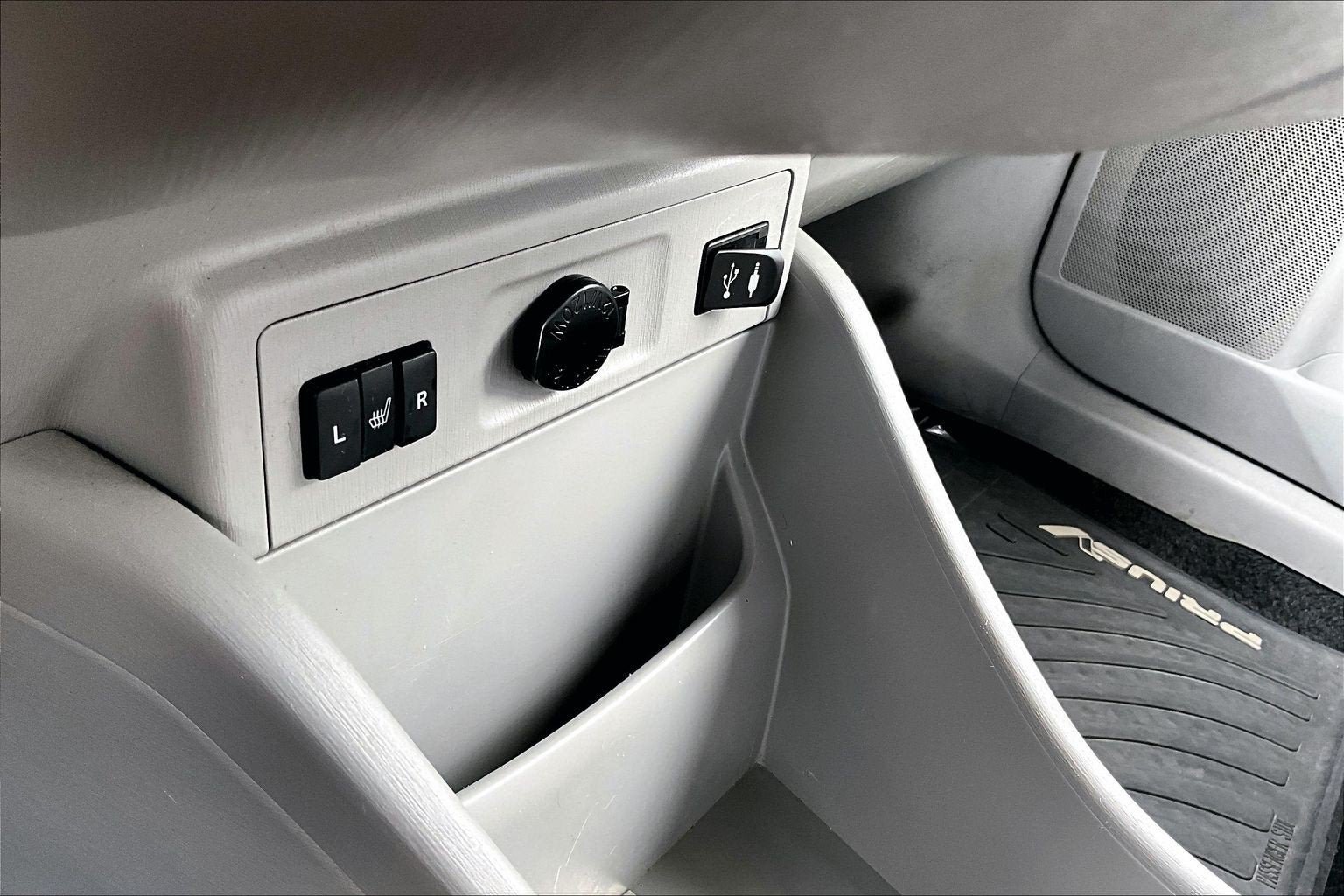Used 2015 Toyota Prius V Four FWD image 29