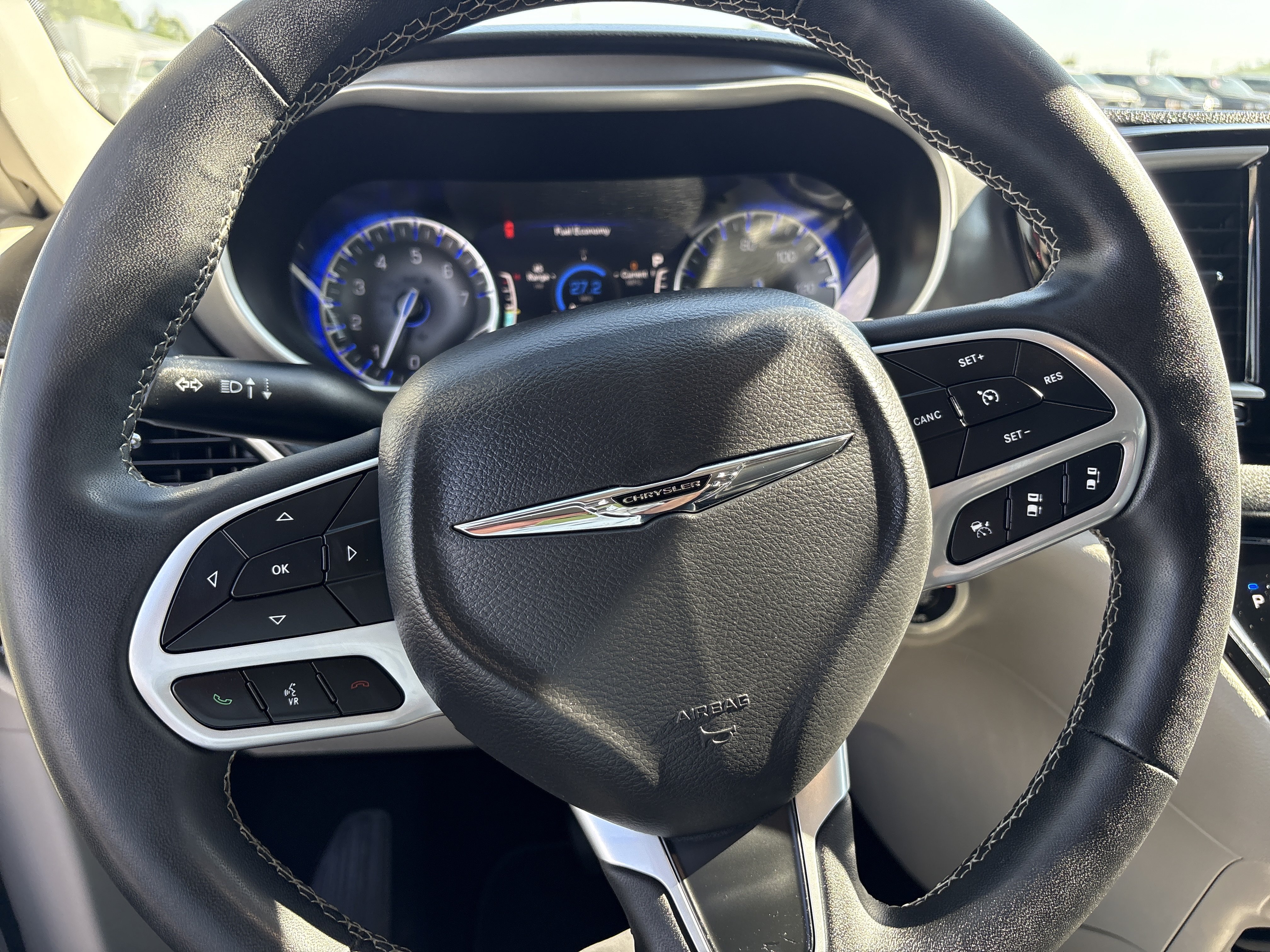 Used 2024 Chrysler Pacifica Touring-L FWD image 14