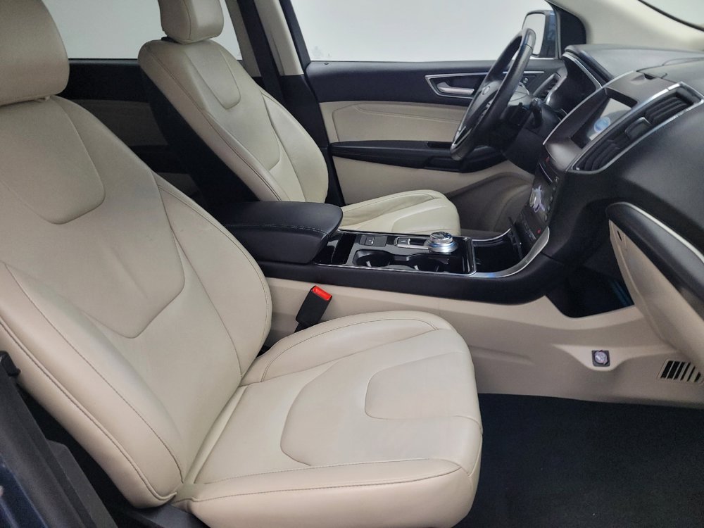 Used 2019 Ford Edge Titanium image 21