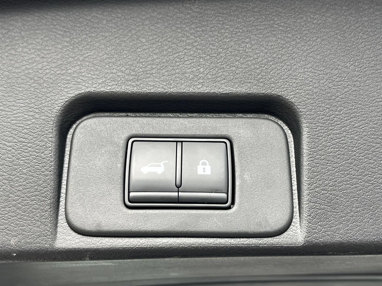 Used 2025 Nissan Rogue SV AWD/4WD image 22