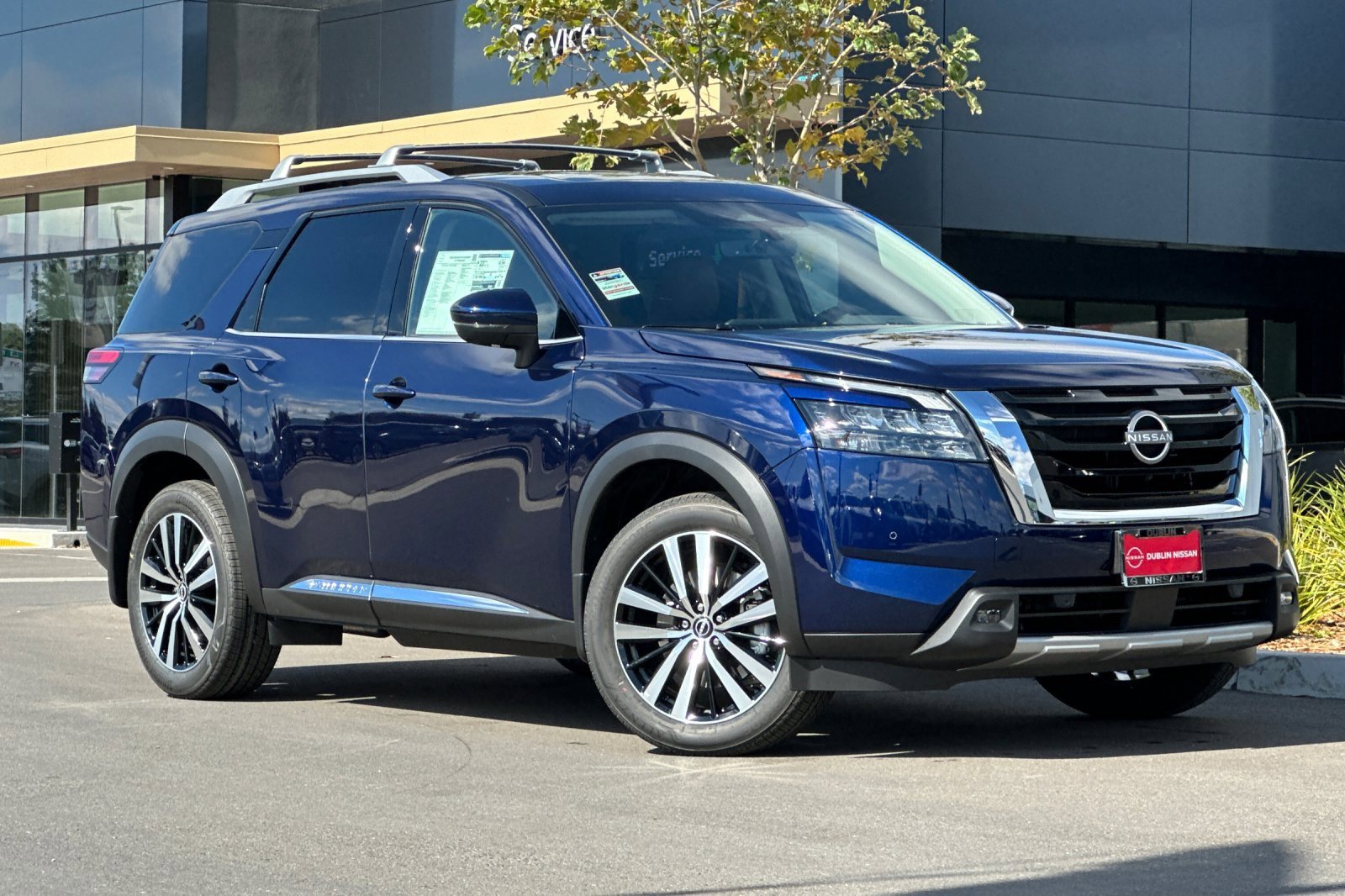 New 2025 Nissan Pathfinder Platinum w/ Cargo Package