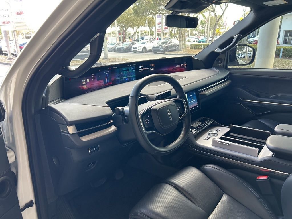 Used 2025 Lincoln Navigator Reserve w/ Jet Appearance Package image 6