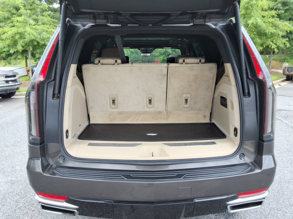 Certified 2021 Cadillac Escalade Premium Luxury AWD/4WD image 16