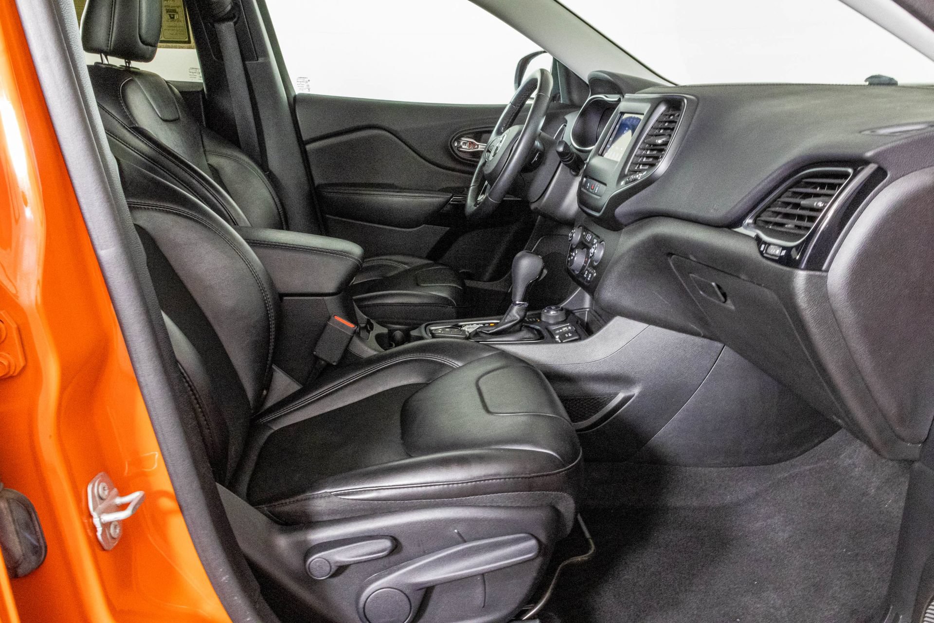 Used 2021 Jeep Cherokee Latitude Plus AWD/4WD image 44