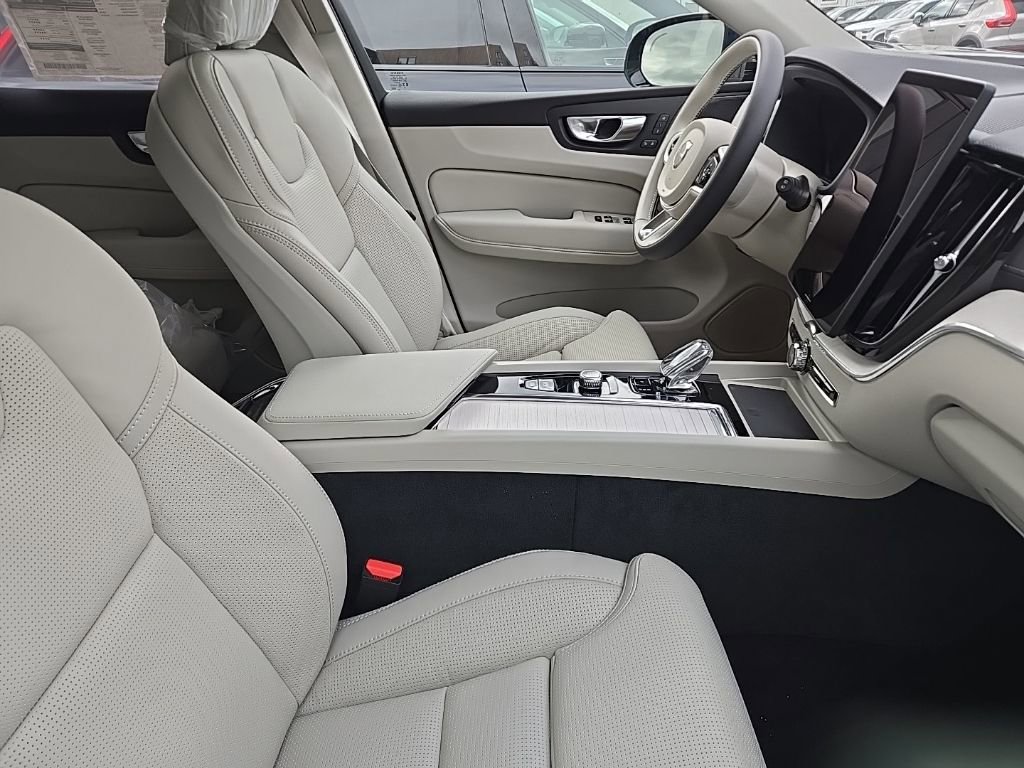 New 2026 Volvo XC60 B5 Ultra w/ Protection Package Premier image 6