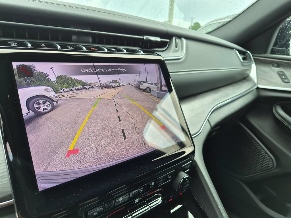 Used 2024 Jeep Grand Cherokee Overland w/ Luxury Tech Group IV AWD/4WD image 19