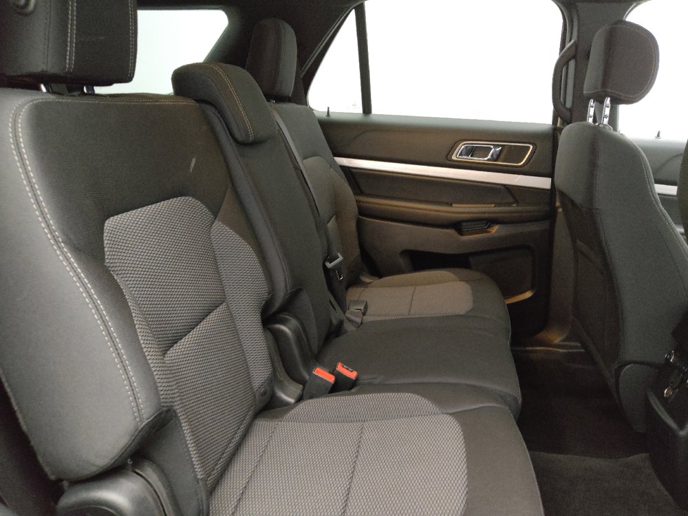 Used 2017 Ford Explorer XLT w/ Equipment Group 201A AWD/4WD image 19