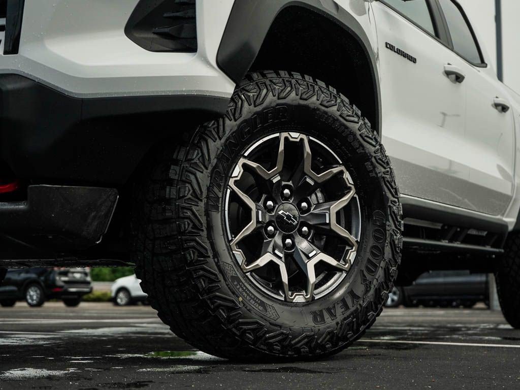New 2026 Chevrolet Colorado ZR2 w/ Technology Package AWD/4WD image 6