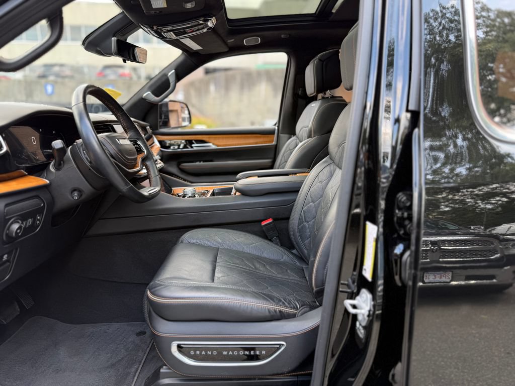 Used 2022 Jeep Grand Wagoneer Series III AWD/4WD image 13