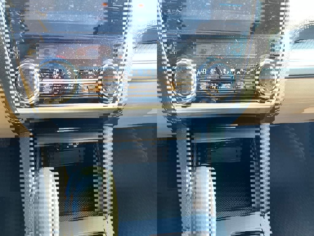 Used 2018 Subaru Outback 2.5i Premium image 12