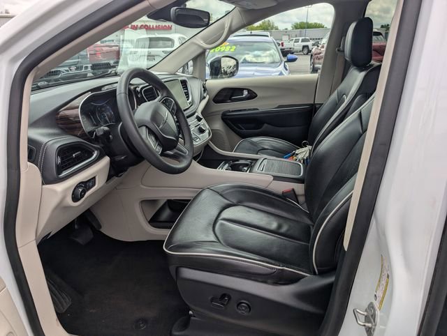 Used 2023 Chrysler Pacifica Limited FWD image 11