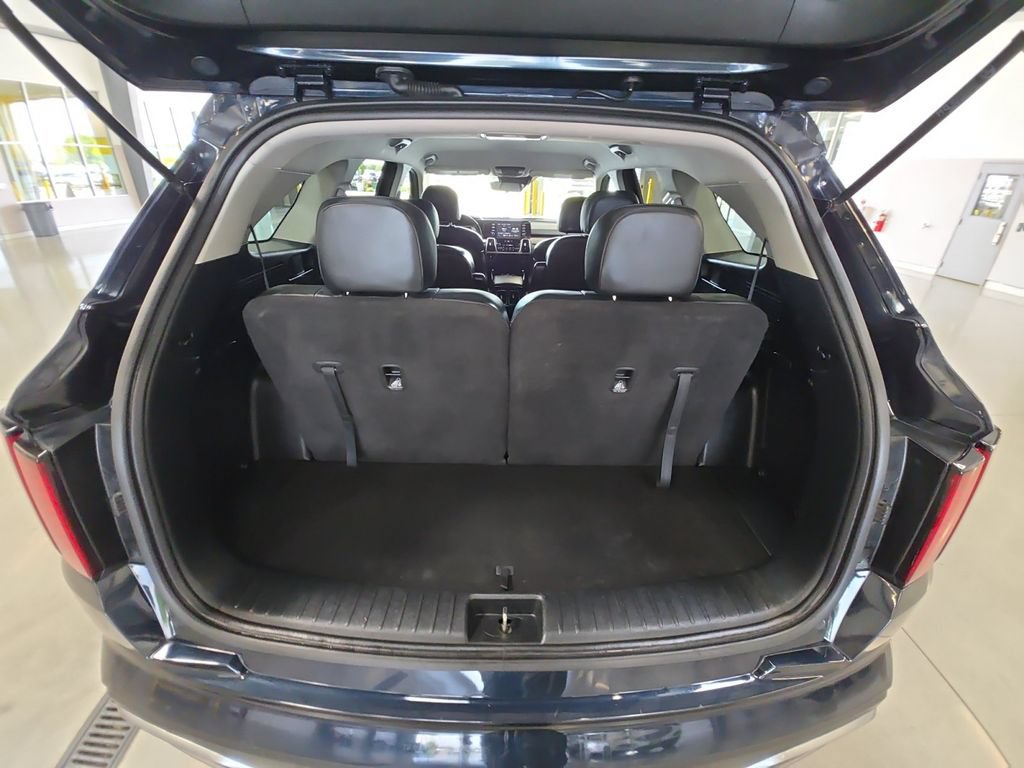 Used 2021 Kia Sorento S FWD image 12