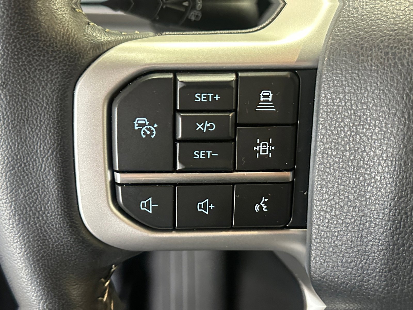 Used 2024 Ford Expedition XLT RWD image 29