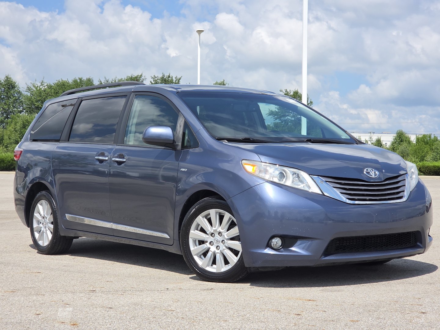 Used 2017 Toyota Sienna XLE Premium AWD/4WD image 1