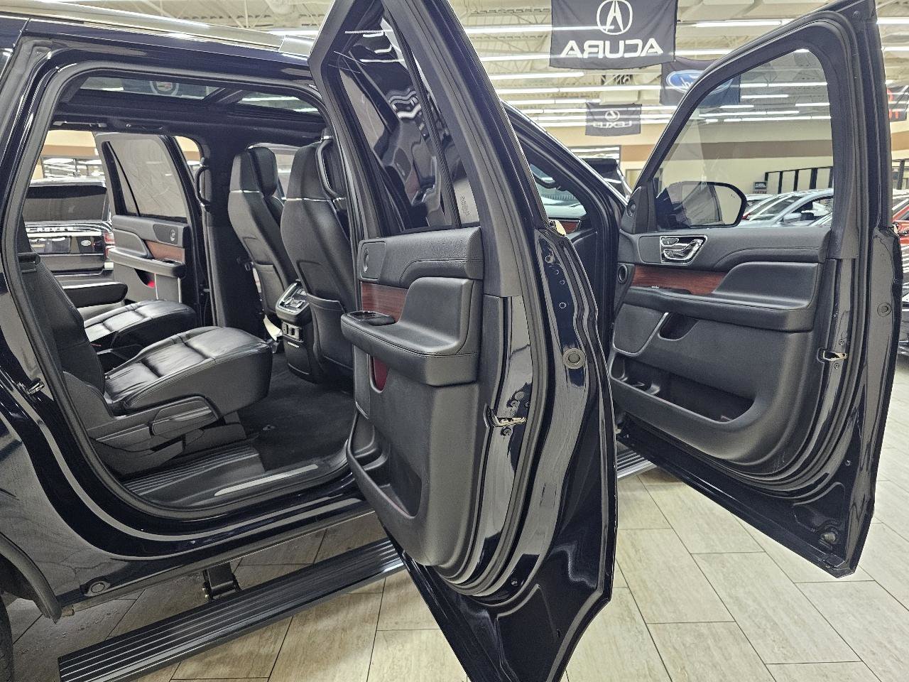 Used 2021 Lincoln Navigator L Reserve RWD image 16